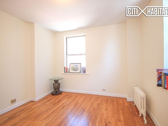 3rd image of 333 E 43rd St APT 1021