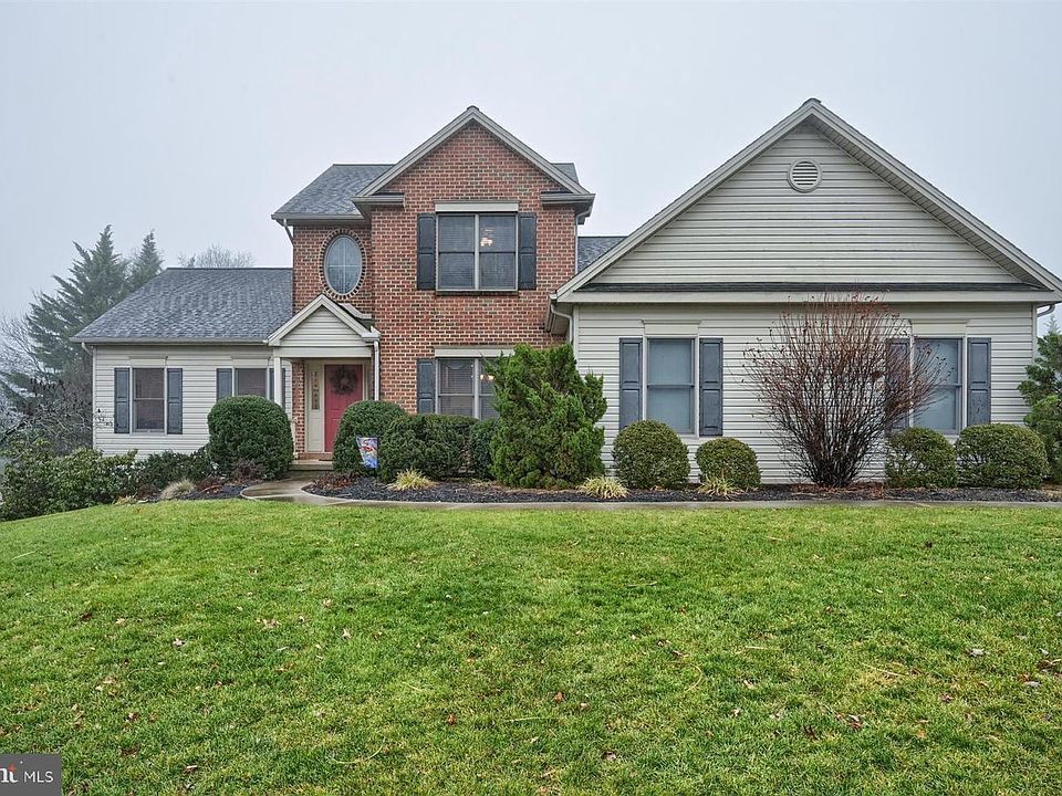 1st image of 341 Yorkshire Dr