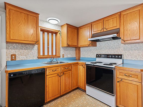 5th image of 39 Elmwood Avenue