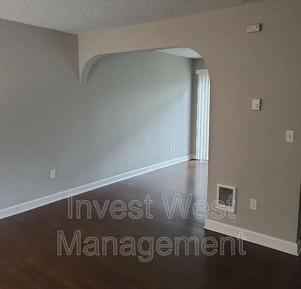 3015 E 20th St — Photo 5