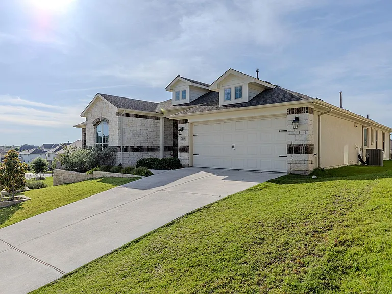 1801 Baleric Dr — Photo 2