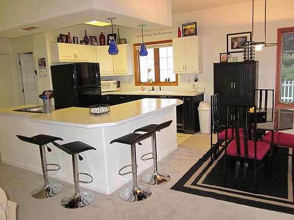 Kitchen/Dining Area