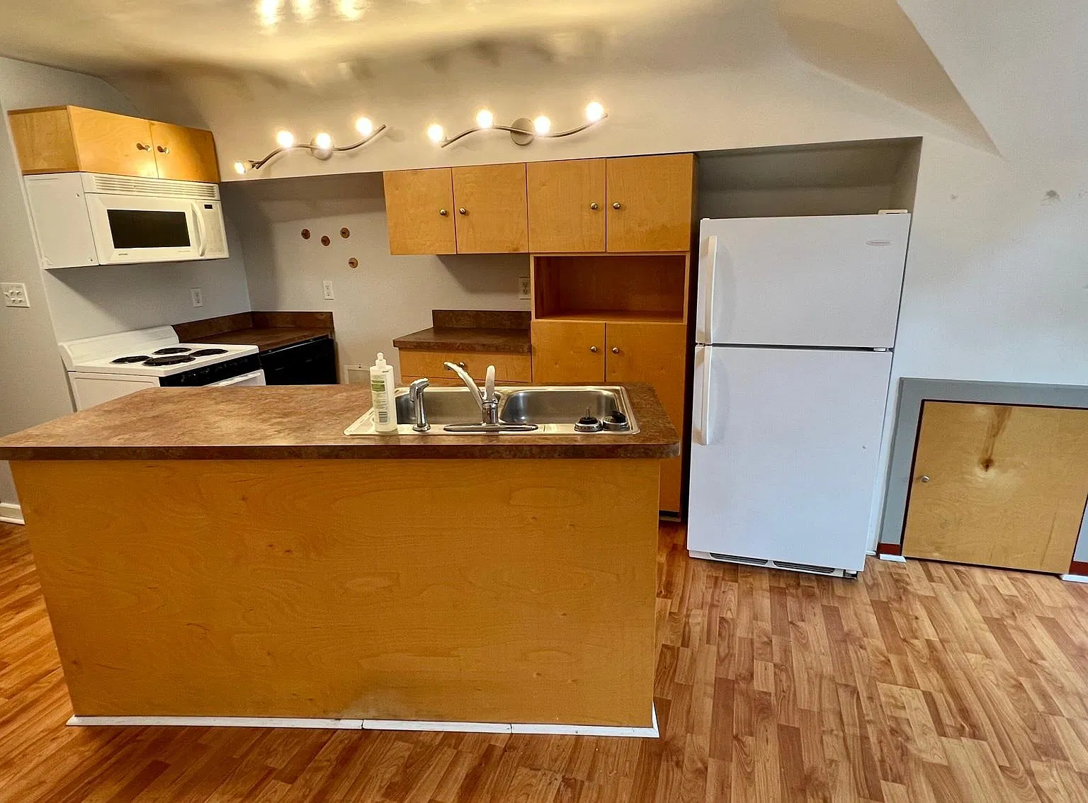 801 Rubel Ave — Photo 3