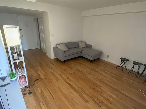 4th image of 122 E 30th St #21AB