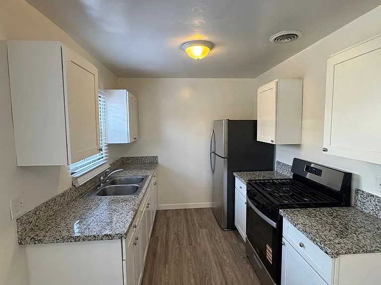 1134 Raymond Ave — Photo 7