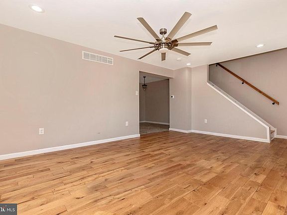5th image of 500 W Gardner Ave