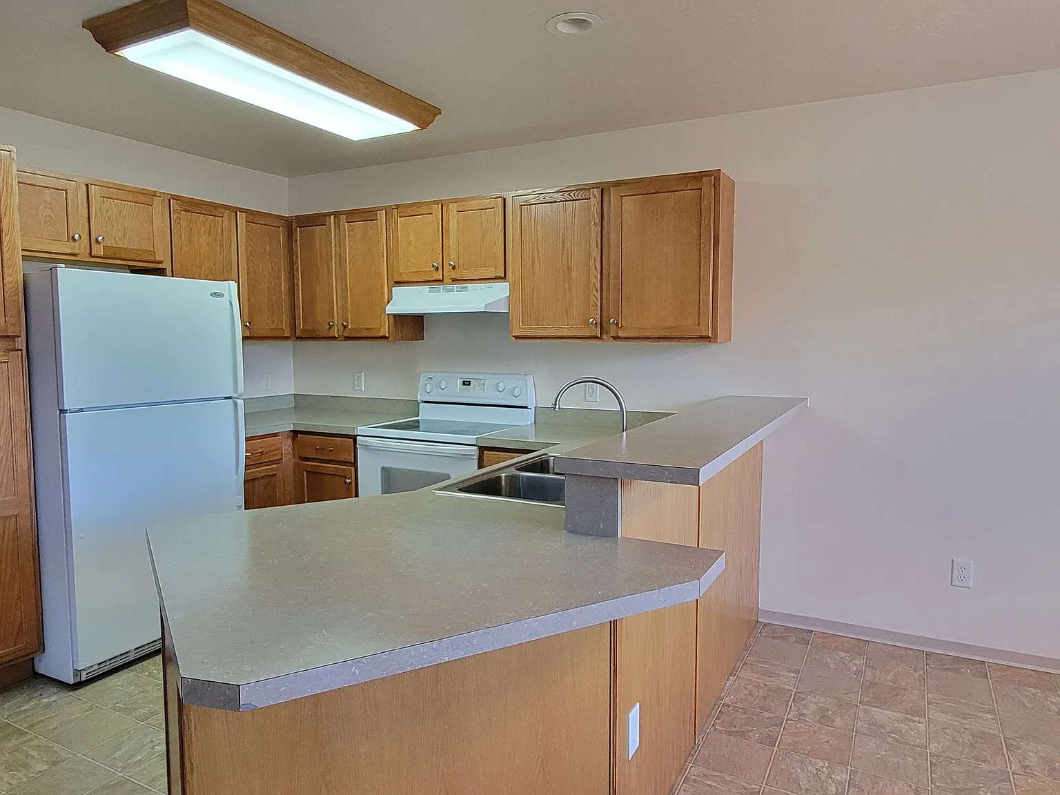3 bed, 2.5 bath, 1540 sqft, $2,100 — Photo 4