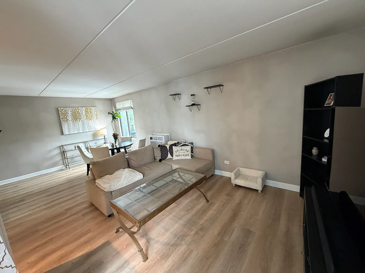 2 bed, 875 sqft, $1,950 — Photo 2