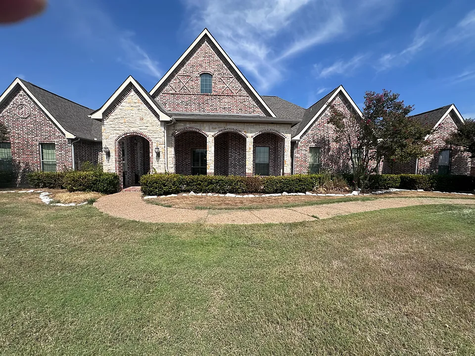 405 Crestfield Ct