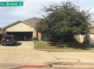 736 Rio Bravo Dr, Haslet, TX 76052