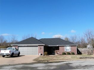 137 N Usa Dr, Fayetteville, AR 72701