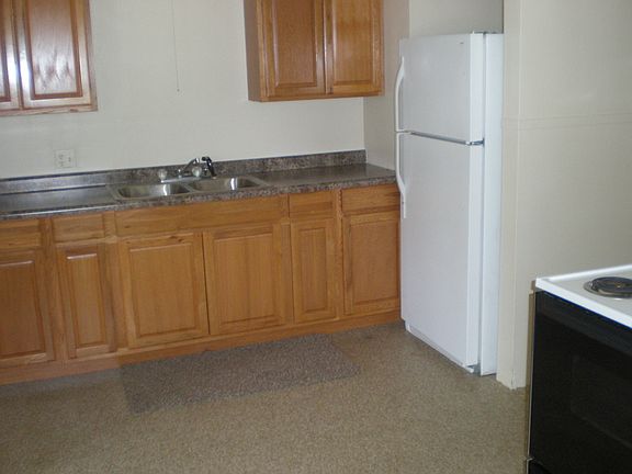 4th image of 2412 W 1st St
