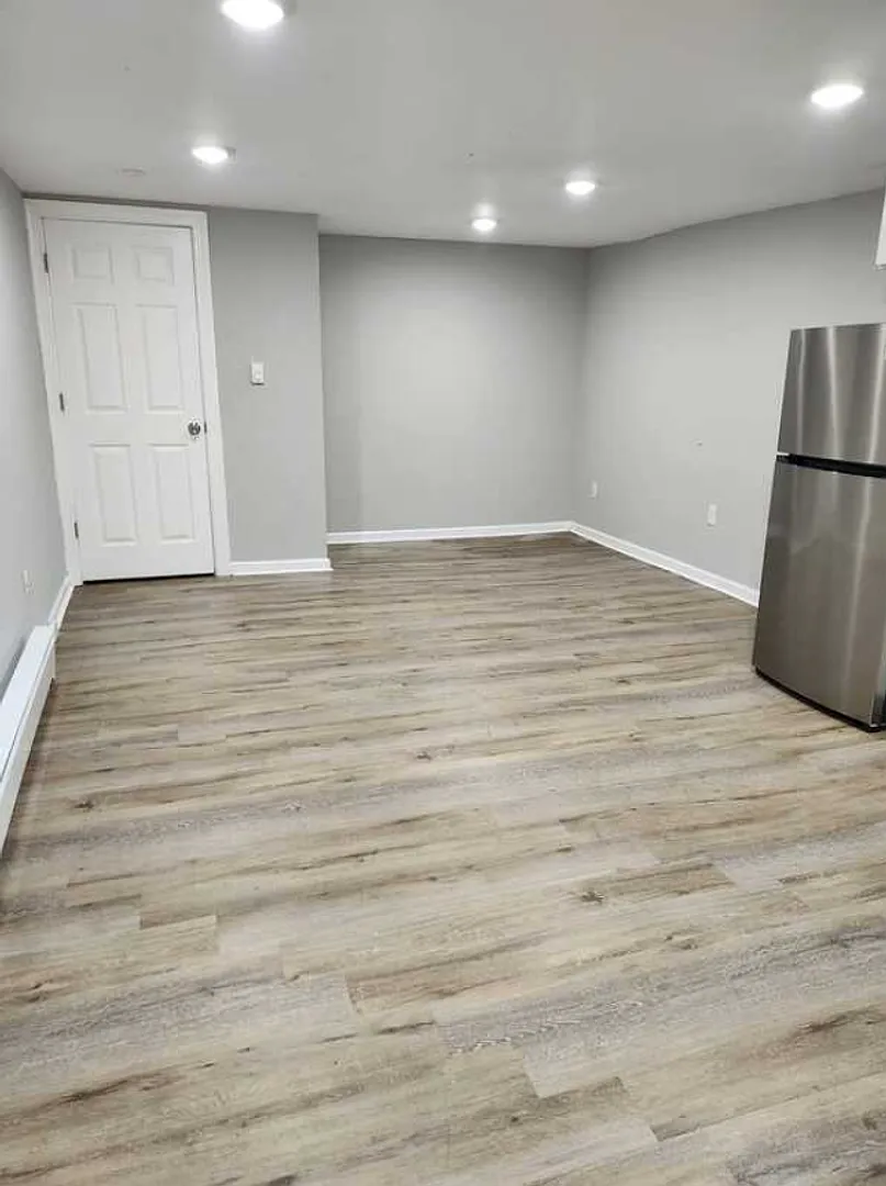 1309 W Wingohocking St — Photo 3