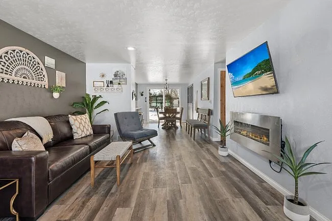 444 S Saint Bernard Dr — Photo 1