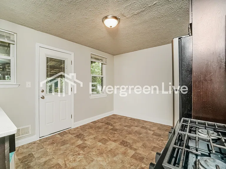 1674 Yakona Rd — Photo 4