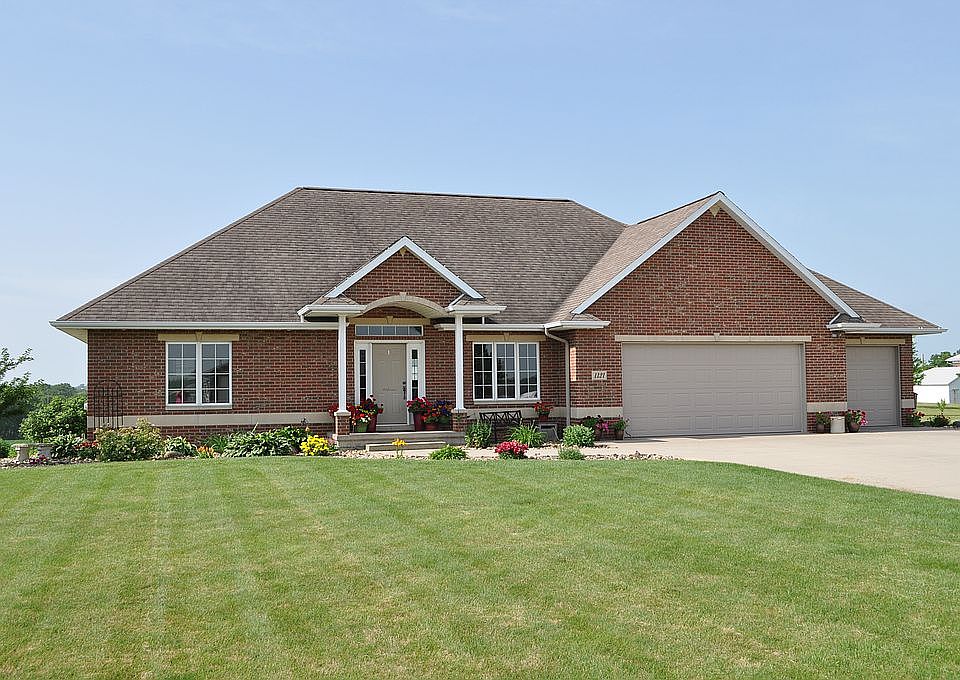 1st image of 1121 Woodland Dr