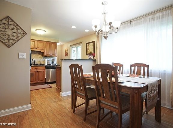 4th image of 812 Stamford Ct