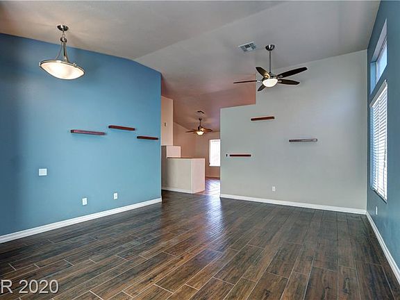 3rd image of 736 Canyon Country Cir
