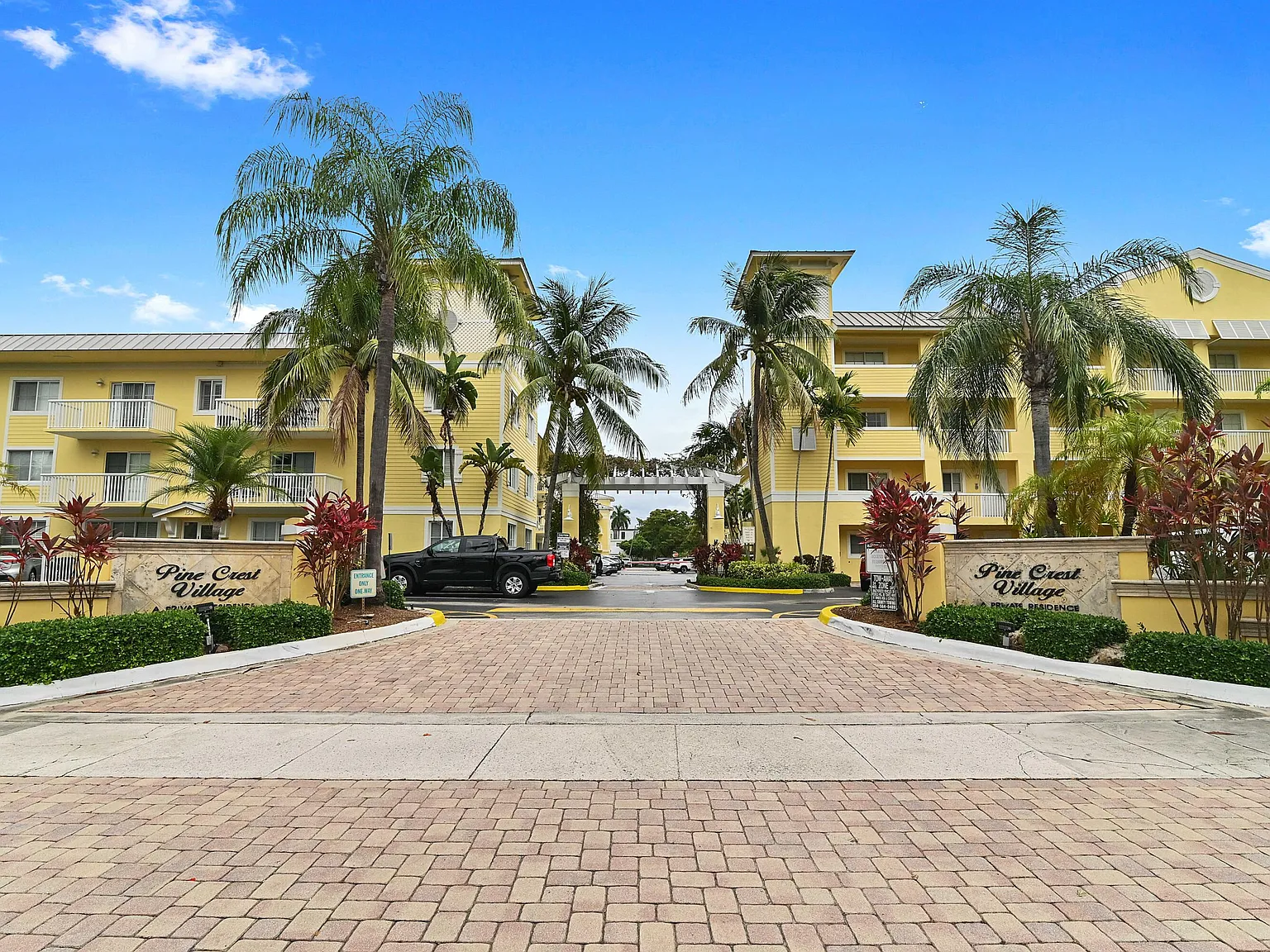 2 bed, 2.0 bath, 1200 sqft, $2,700 — Photo 3