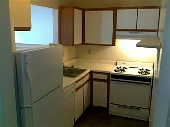 4 bed, 1.0 bath, $3,800 — Photo 2