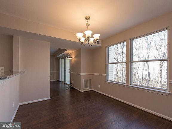 4th image of 19 Pickering Ct APT 102