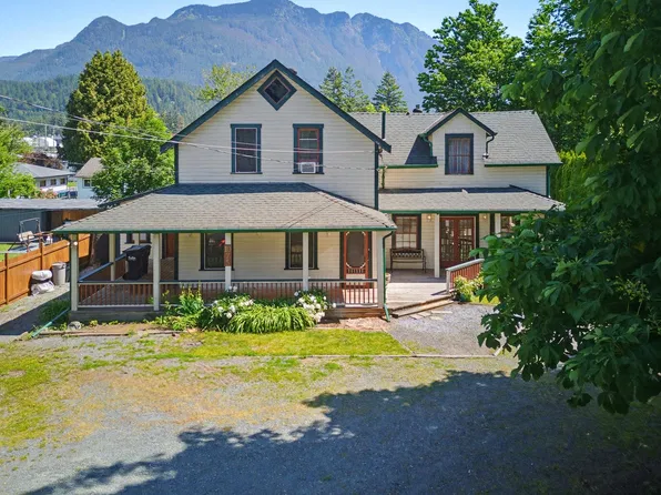 1075 3rd Ave, Hope, BC V0X 1L4