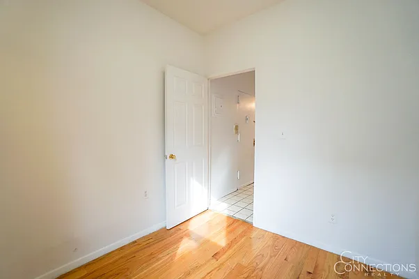 Rented by City Connections Realty | media 26