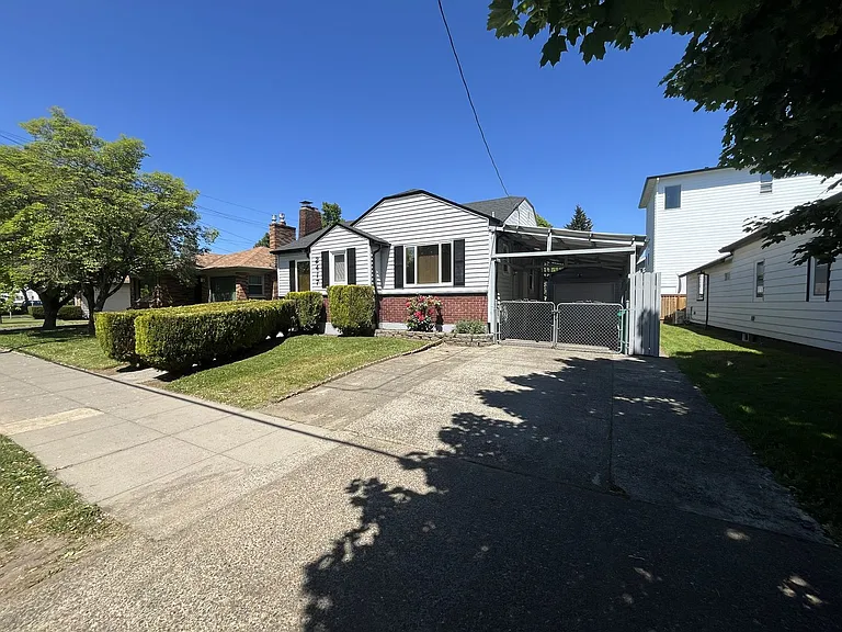 2417 N Rosa Parks Way — Photo 3