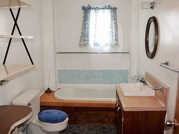 2nd image of 619 Mondell St