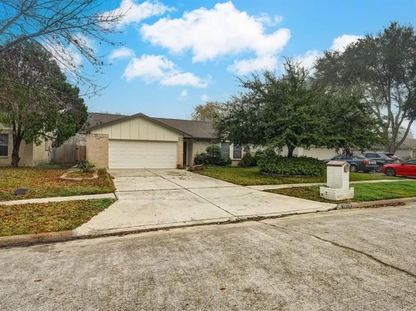 10118 Fernstone Ln, Houston, TX 77070