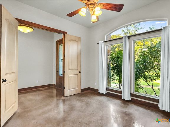 5th image of 518 Cambridge Dr