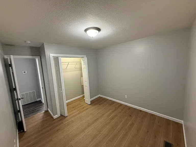 800 Lullwater Rd — Photo 15