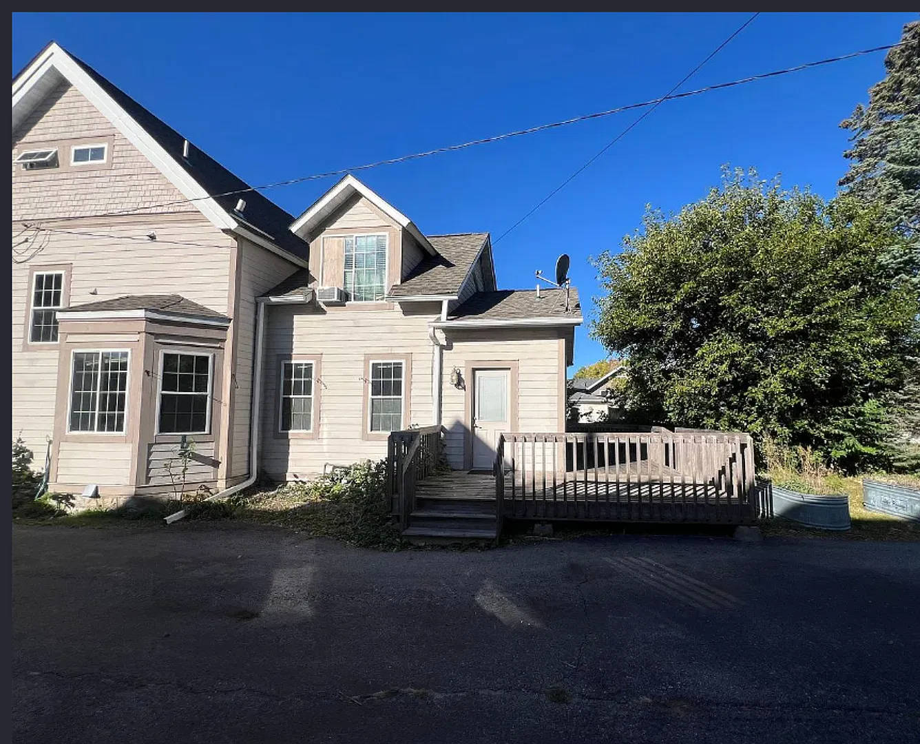715 E Center ST — Photo 4