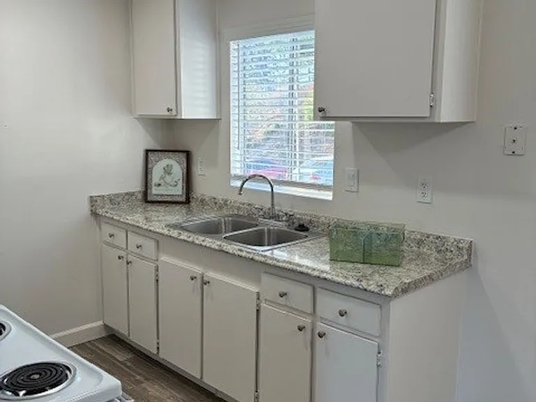 Summit Creek Apartments — Photo 27