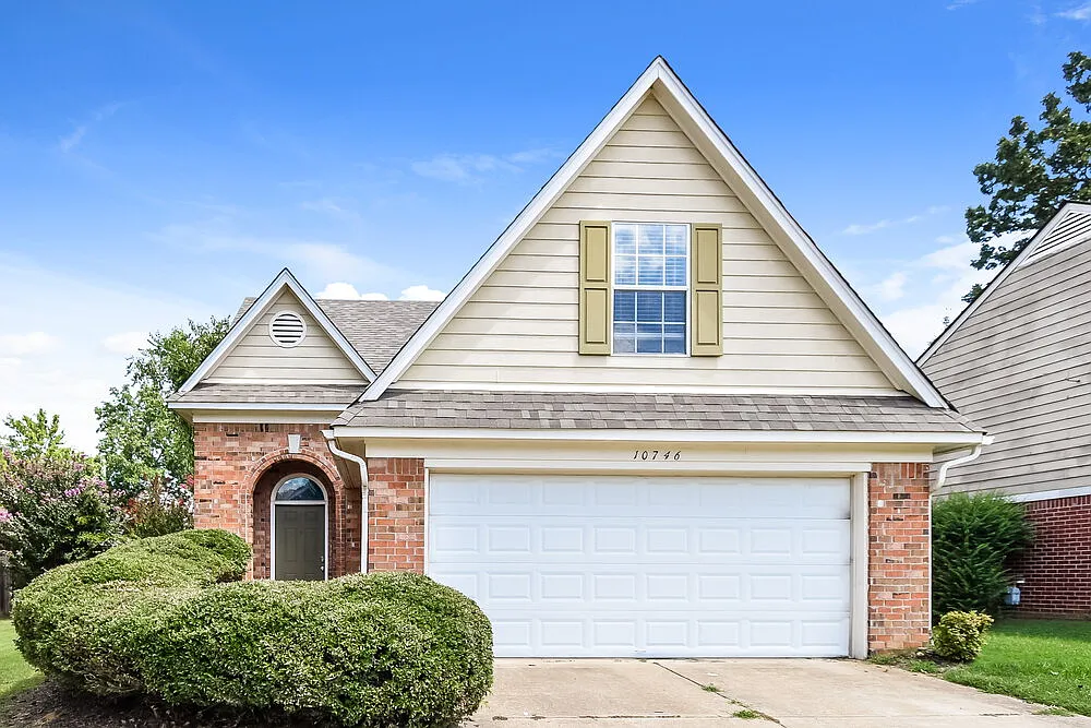 3 bed, 2.0 bath, 1700 sqft, $1,885 — Photo 1
