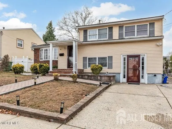 31 Florence Dr, Parlin, NJ 08859