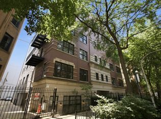 623 W Barry Ave #1, Chicago, IL 60657