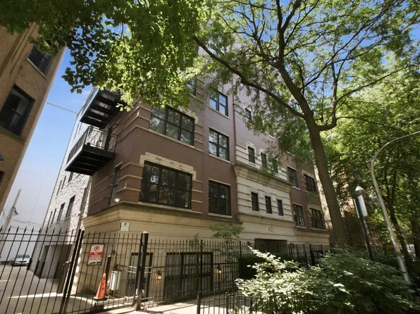 623 W Barry Ave #1, Chicago, IL 60657