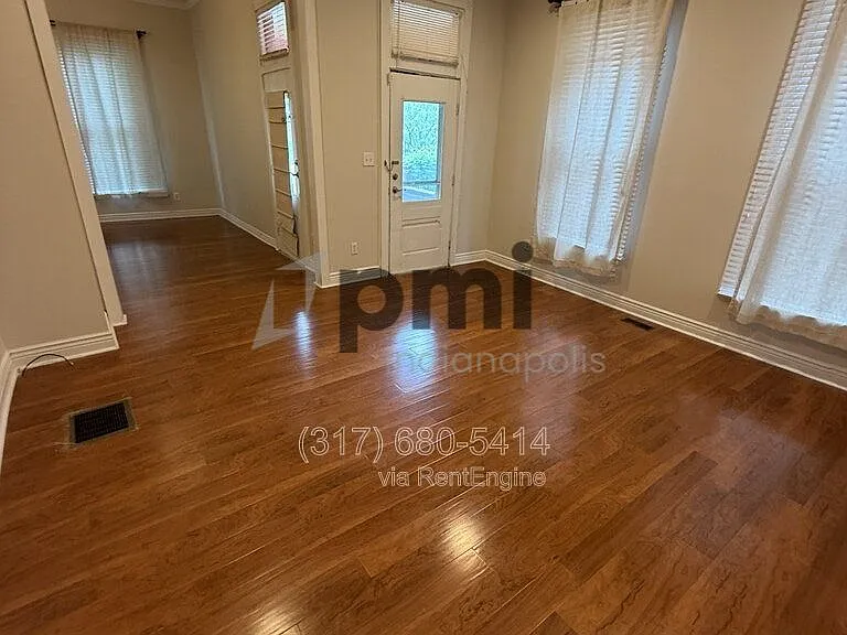233 N East St — Photo 25
