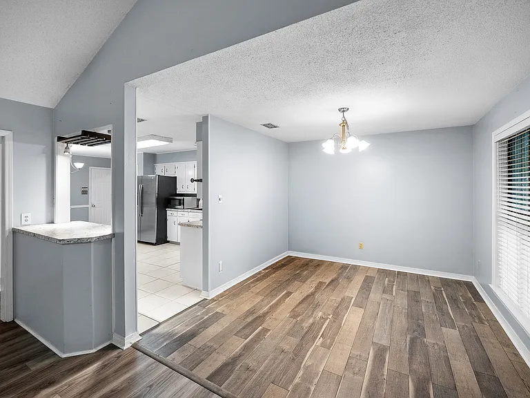 115 Donna Cir — Photo 11