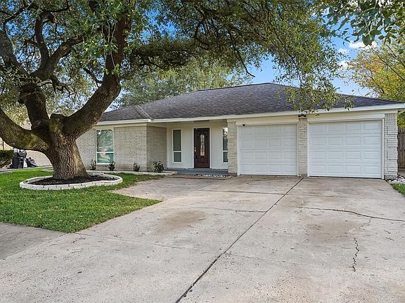 3rd image of 16223 Royal Mile Ln