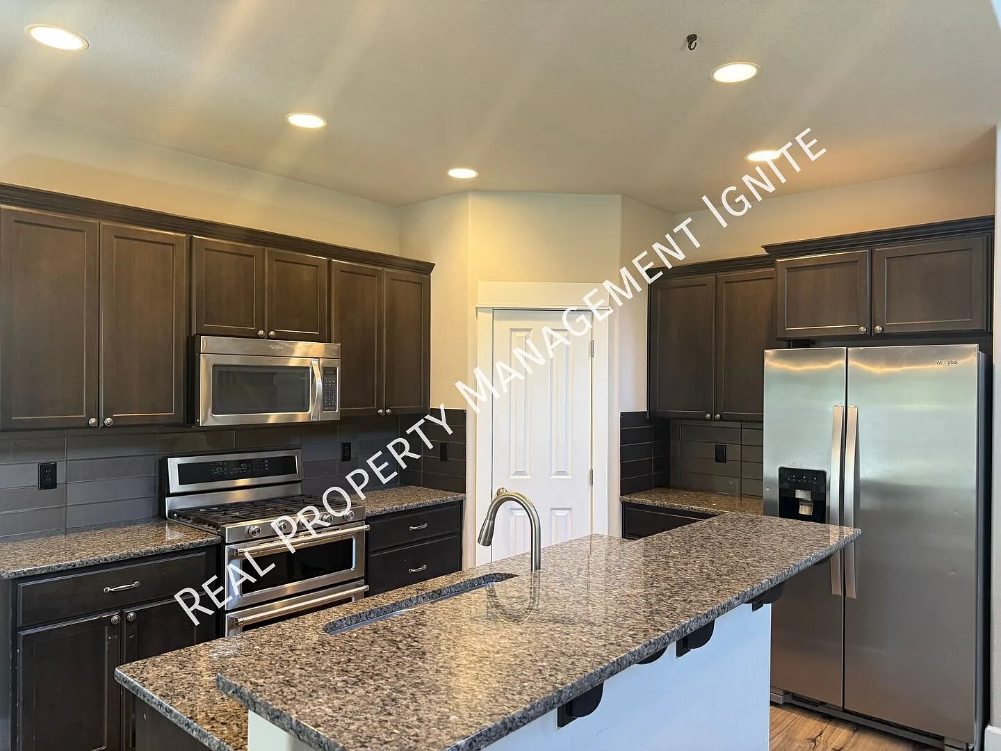 Beautiful Home on Corner Lot with Community Amenities — Photo 2
