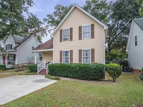 3rd image of 226 Montclaire Cir