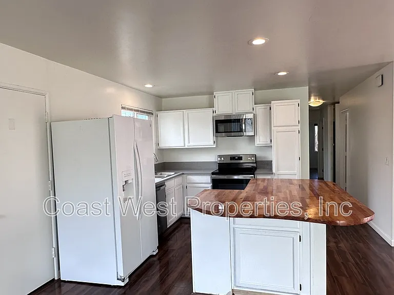4062 Conrad Ave — Photo 6