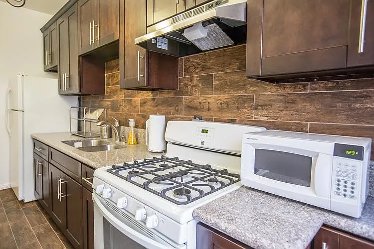 1 bed, 650 sqft, $2,500 — Photo 3