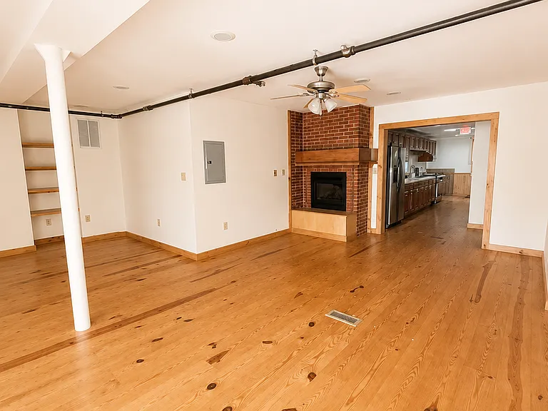 16 Livingston St #E — Photo 7