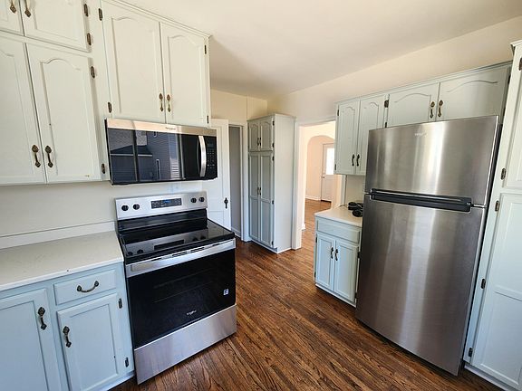3rd image of 219 Main St NE