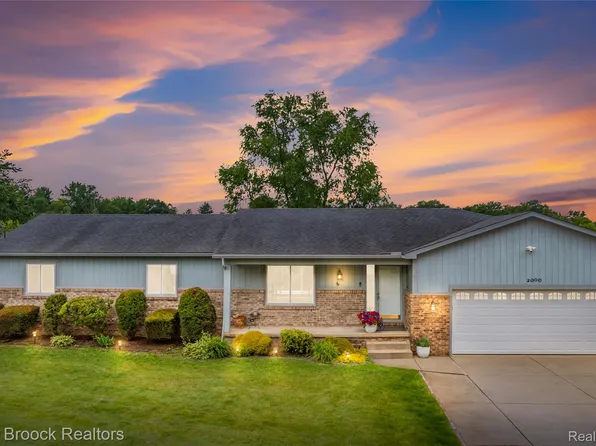 2000 Matthew St, Commerce Township, MI 48390