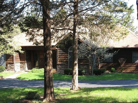 Secluded acreage near Missouri Wine country
