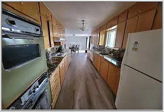 888 E Scott Ave — Photo 2